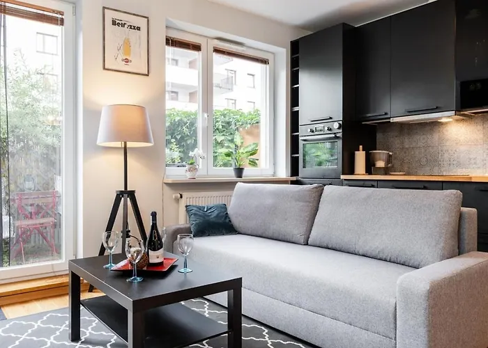 Modern 70M Apartment With Private Garden Metro